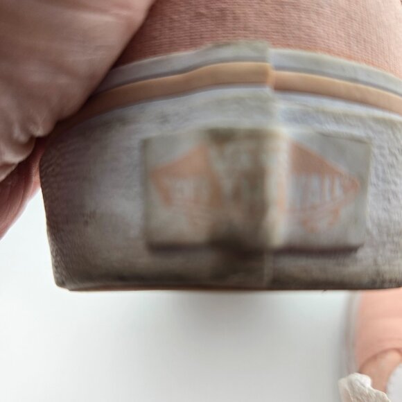 CLEARANCE • Vans • Sneakers • Size 5 - Picture 6 of 9